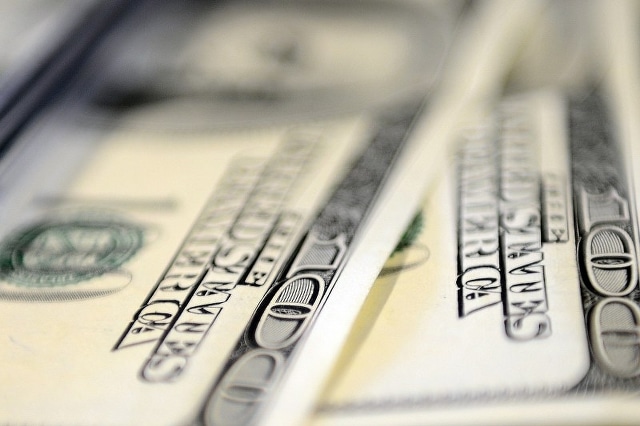 Dolar kuru 3 Kasım'da 28,33 TL'den işlem gördü. İstanbul Kapalı Çarşı da dolar  28,41 TL'den işlem gördü.