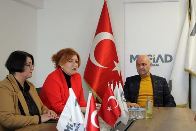 2024 Yılı Mart ayında gerçekleştirilecek olan seçimlere ilişkin siyasi partilerde aday adaylığı başvuruları devam ederken Bandırma'nın tek kadın Belediye Başkanı Aday Adayı olan Oya Yücel, çalışmalarını sürdürüyor.