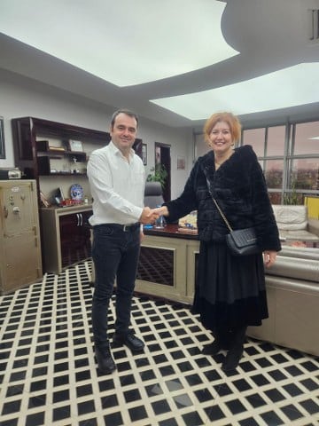 Ak Parti'nin tek kadın belediye başkan aday adayı Oya Yücel, ilçe genelinde adaylık çalışmalarını sürdürüyor. Aday adaylığı sürecinde toplumun her kesimi ile bir araya gelerek Ak Partili belediyelerin hizmet anlayışını anlatan Başkan Aday Adayı Oya Yücel, bu kez ilçenin lokomotif firmalarından Hicri Ercilli'yi ziyaret etti.