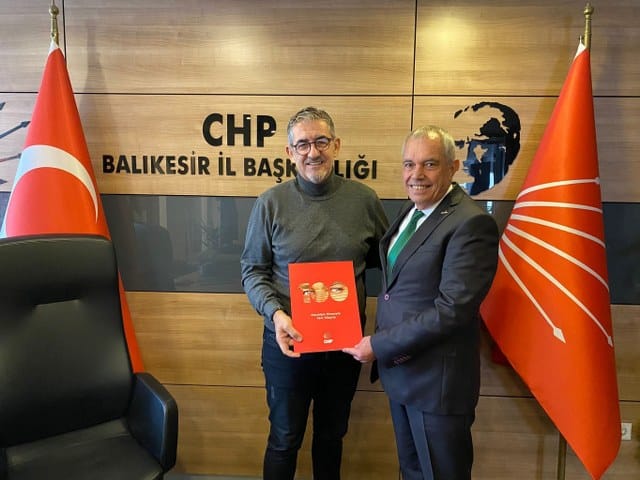 6 Ağustos’ta gerçekleştirilen CHP Manyas İlçe Başkanlığı Kongresinde yeniden aday olmayacağını açıklayan Manyas Belediye Başkanı Tancan Barcin sözünden caydı. Barcin 3’üncü dönem için adaylık başvurusunda bulundu.