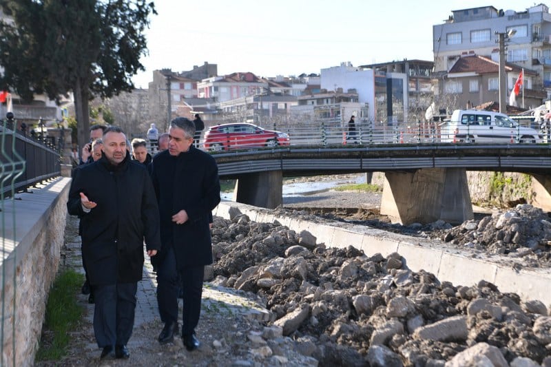 Balıkesir Büyükşehir Belediyesi, Çay Deresi 3. Etap ile yeni bir sosyal yaşam alanı şehre kazandırırken, Birleşmiş Milletler 75. Yıl Gençlik Merkezi’nin karşısındaki, Karesi Petrol Ofisi’ni de yıkıp, yeni yol güzergâhları açarak şehrin trafiğini rahatlatacak.