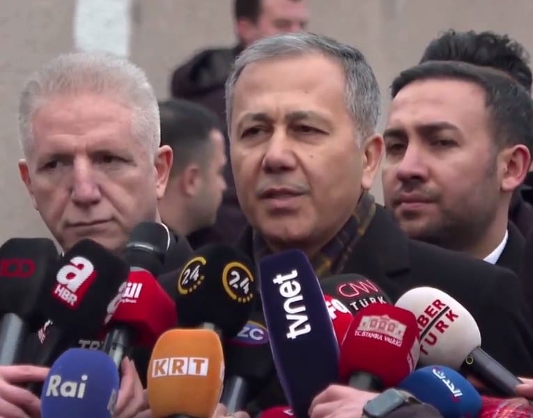 Santa Maria kilisesine maskeli iki kişi tarafından gerçekleştirilen saldırıda 1 kişi hayatını kaybetti.