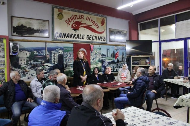AK Parti Bandırma Belediye Başkan Aday Adayı Oya Yücel, çalışmalarına aralıksız devam ediyor. Aday adaylığı sürecinde toplumun her kesimi ile birebir görüşmeye hedefleyen ve bu yönde çalışmalarını sürdüren Yücel, bu kapsamda geçtiğimiz günlerde genel kurul toplantısını gerçekleştiren Bandırma Kuzey Kafkasya Kültür Derneğini ziyaret etti.