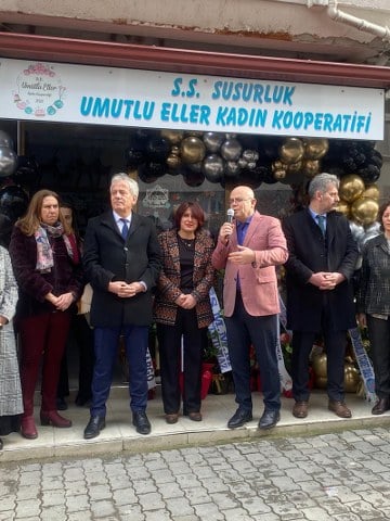 Susurluk Umutlu Eller Kadın Kooperatifi açılışı Kaymakam Muammer Köken ve Belediye Başkanı Nurettin Güney'in katılımları ile gerçekleştirildi.