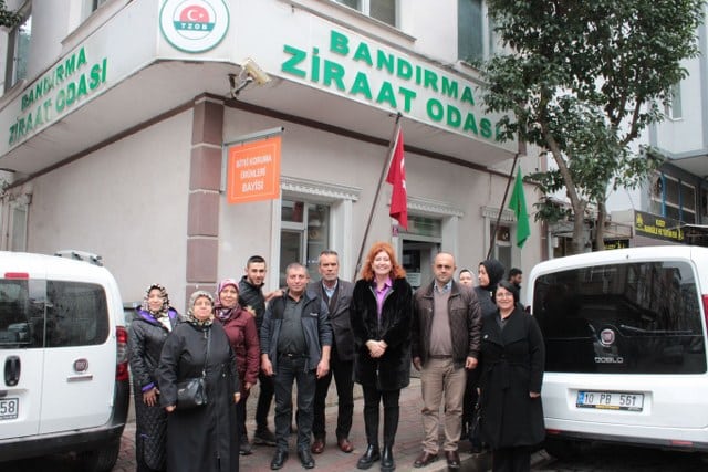 Ak Parti Bandırma Belediye Başkan Aday Adayı Oya Yücel, aday adaylığı sürecindeki çalışmaları çerisinde yer alan sivil toplum örgütü ziyaretlerine Bandırma Ziraat Odası ile devam etti.