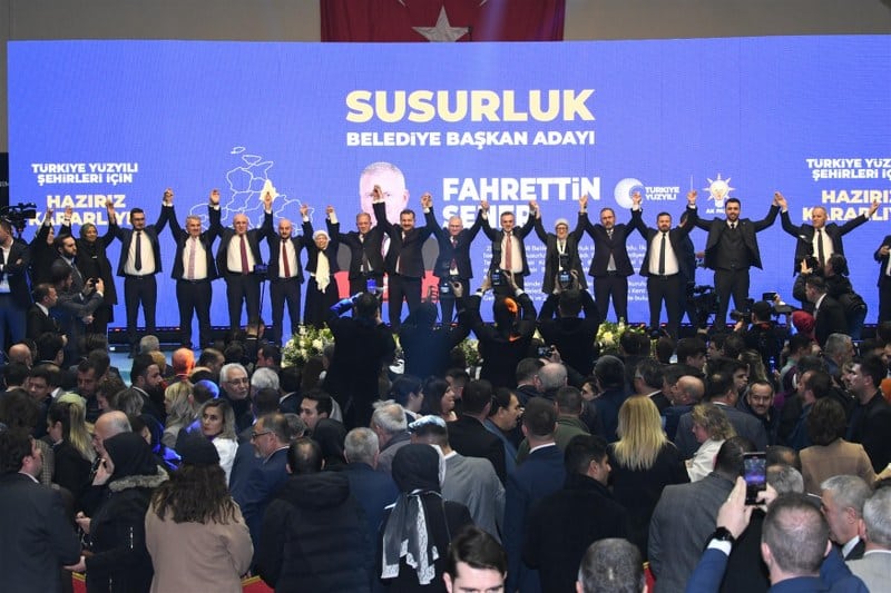 Cumhurbaşkanımız AK Parti Genel Başkanı Recep Tayyip Erdoğan’ın 1994 yılında yaktığı meşale; ışığıyla, ateşiyle, enerjisiyle tüm Türkiye’de olduğu gibi Balıkesir’de de dört bucağa yayıldı. İşte O meşaleyi Balıkesir’de gururla dalgalandıracak 20 ilçenin AK Partili belediye başkan adayları vatandaşın karşısına çıkıp “Türkiye Yüzyılı Şehirleri İçin Hazırız, Kararlıyız” mesajı verdi.
