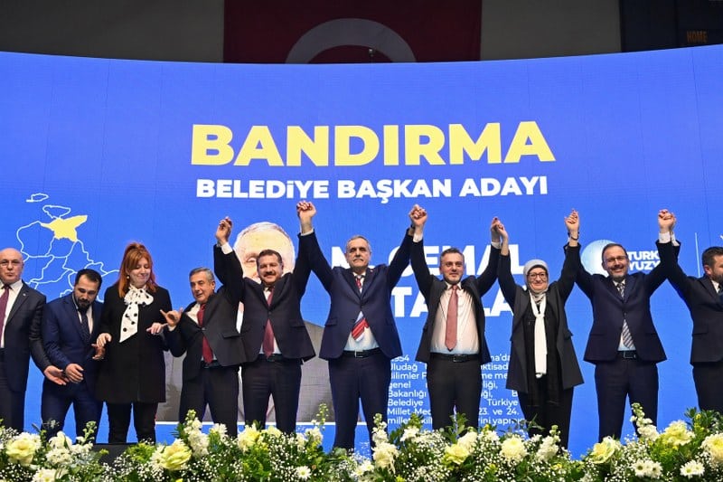 Cumhurbaşkanımız AK Parti Genel Başkanı Recep Tayyip Erdoğan’ın 1994 yılında yaktığı meşale; ışığıyla, ateşiyle, enerjisiyle tüm Türkiye’de olduğu gibi Balıkesir’de de dört bucağa yayıldı. İşte O meşaleyi Balıkesir’de gururla dalgalandıracak 20 ilçenin AK Partili belediye başkan adayları vatandaşın karşısına çıkıp “Türkiye Yüzyılı Şehirleri İçin Hazırız, Kararlıyız” mesajı verdi.