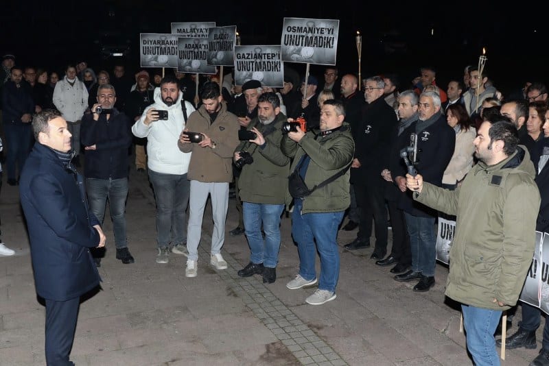 6 Şubat Kahramanmaraş depremlerinin yıldönümünde CHP Balıkesir Büyükşehir Belediye Başkan Adayı Ahmet Akın, "Afetlere Dirençli Balıkesir"i kurmak için hazırladıkları yol haritasını açıkladı.