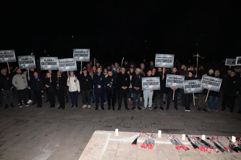 6 Şubat Kahramanmaraş depremlerinin yıldönümünde CHP Balıkesir Büyükşehir Belediye Başkan Adayı Ahmet Akın, "Afetlere Dirençli Balıkesir"i kurmak için hazırladıkları yol haritasını açıkladı.