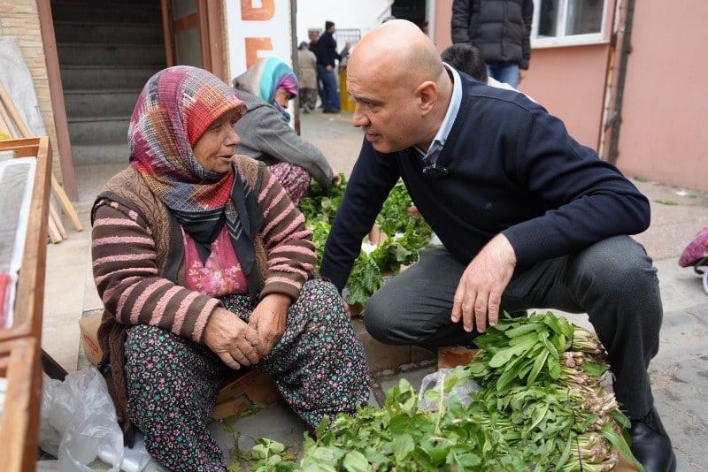 İYİ Parti'nin Burhaniye Seçim Bürosu açılışına katılan Turhan Çömez, Burhaniye Belediye Başkan Adayı Uğur Çetin ve ilçe teşkilatı ile vatandaşların sorunlarını dinledi. Seçim bürosu açılışı ve üye katılım töreni için Burhaniye'ye giden İYİ Parti Balıkesir Büyükşehir Belediye Başkan Adayı Tuhan Çömez, burada esnaf ziyareti gerçekleştirdi.