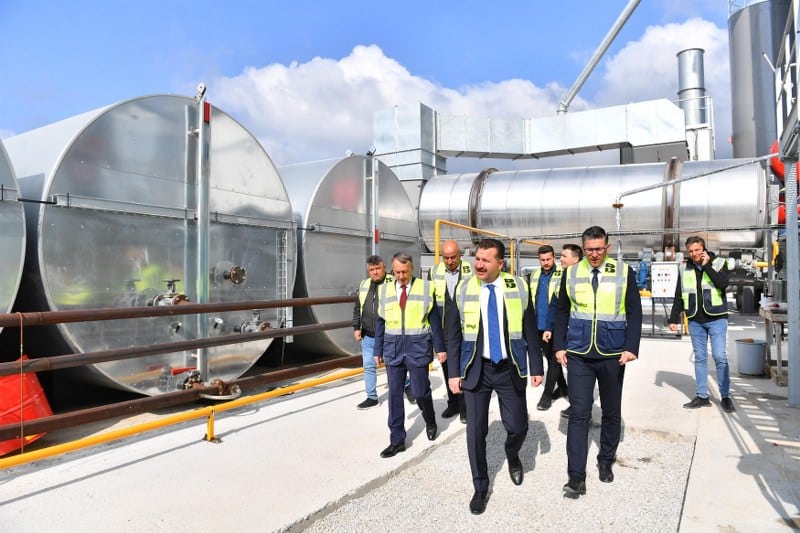 Balıkesir Büyükşehir Belediye Başkanı Yücel Yılmaz, göreve geldiği günden bu yana şehrin ulaşım altyapısını güçlendirmek ve konforunu artırmak için büyük bir asfalt hamlesine liderlik ediyor.