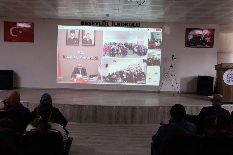 Veli Akademisi programı Balıkesir Valisi İsmail Ustaoğlu'nun da katıldığı çevrimiçi program ile gerçekleştirildi. İl genelinde online olarak 28 okulda gerçekleştirilen programa Susurluk'ta Beşeylül İlkokulu ve Zübeyde Hanım Anaokulunda gerçekleştirildi.