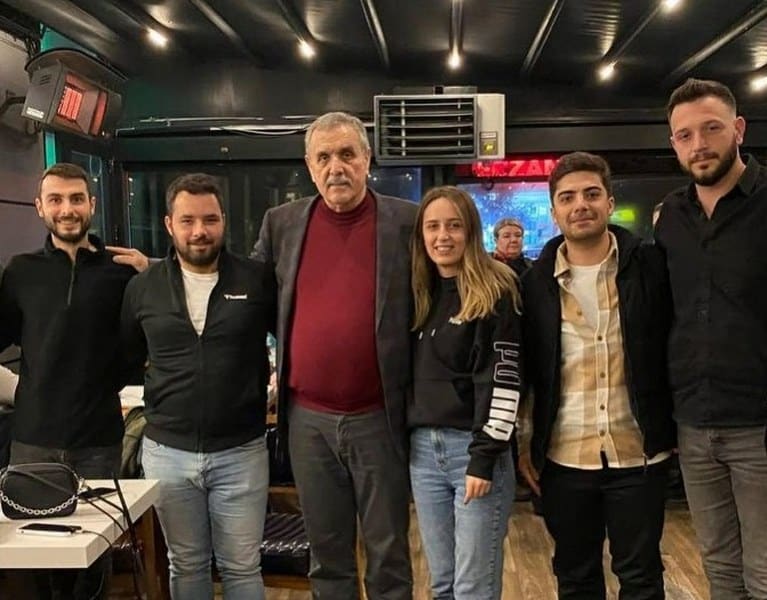 "Şehrimizin her noktasında bu şehre dair hayallerimizi, hedeflerimizi anlatmaya devam ediyoruz. Bandırma sevdamız için dur durak bilmeyeceğiz" diyerek, Bandırma’nın her köşesinde vatandaşlarla bir araya gelen Cumhur İttifakı Bandırma Belediye Başkan Adayı Cemal Öztaylan, ilçenin geleceği için yaptığı yatırımlar ve çalışmalarından dolayı Başkan Yücel Yılmaz'a teşekkürlerini ileterek, şehrin gelişimine katkıda bulunmak için kararlılıkla çalışacaklarını ifade etti.