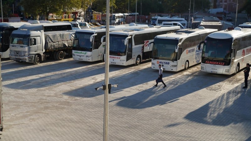 Erdek'te önemli yatırımları hayata geçiren Balıkesir Büyükşehir Belediyesi, şehirdeki ulaşım ve trafik sorunlarına çözüm getirdi. Yenilenen Erdek Otogarı ve Liman Parkı, vatandaşlara daha modern ve işlevsel hizmetler sunarak ilçenin yaşam kalitesini artırıyor.