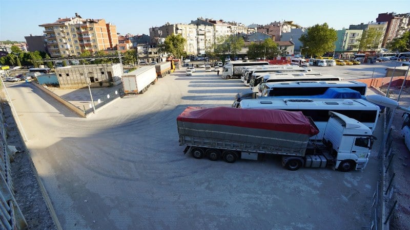 Erdek'te önemli yatırımları hayata geçiren Balıkesir Büyükşehir Belediyesi, şehirdeki ulaşım ve trafik sorunlarına çözüm getirdi. Yenilenen Erdek Otogarı ve Liman Parkı, vatandaşlara daha modern ve işlevsel hizmetler sunarak ilçenin yaşam kalitesini artırıyor.