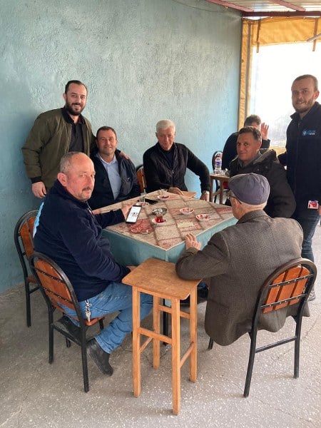 Susurluk Han Mahallesi'nden Muhtar Adaylığını açıklayan ve mahallede esnaflık yapan Melih Gocuklu, yaklaşık nüfusu 3 bin 400 olan mahalle halkına hizmet edebilmek için kendisi ve azalarının görev beklediğini söyledi.