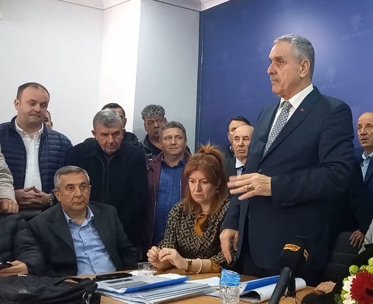 AK Parti Bandırma Belediye Başkan Adayı Cemal Öztaylan, parti binasında gerçekleştirilen basın toplantısı ile yerel seçimlerin startını verdi. Ak Parti Balıkesir Milletvekili Ali Öztaylan, İlçe Başkanı Mehmet Doğan ve Belediye Başkan aday adayları Oya Yücel ve Durgut Ergin'in de katıldığı toplantıda "Rakip kim çıkarsa çıksın, kazanacağız" dedi.