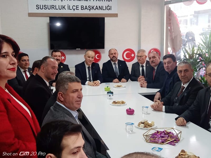 Milliyetçi Hareket Partisi'nin (MHP) Susurluk İlçe Teşkilatı binası gerçekleştirilen törenle açıldı.