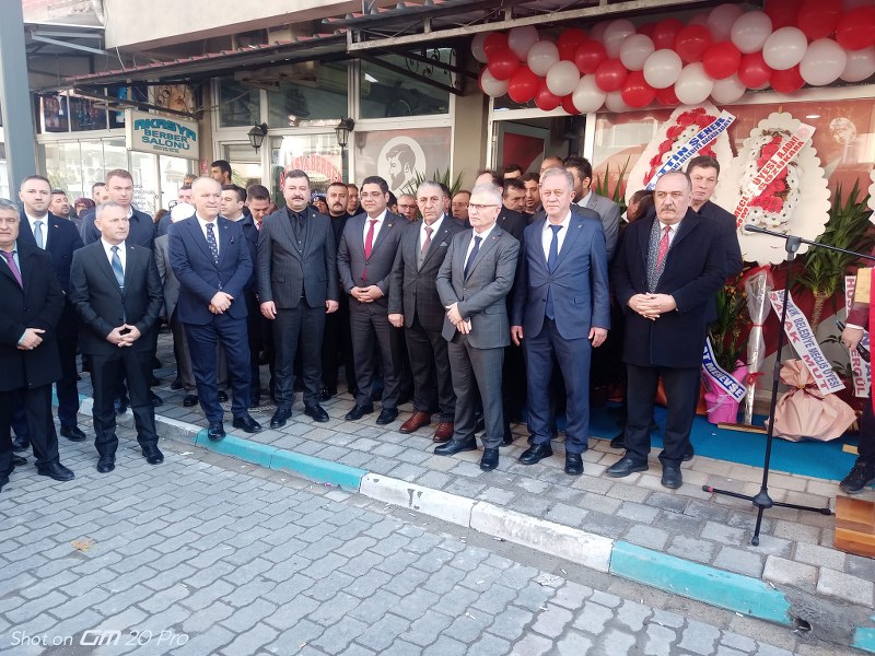   Milliyetçi Hareket Partisi'nin (MHP) Susurluk İlçe Teşkilatı binası gerçekleştirilen törenle açıldı.