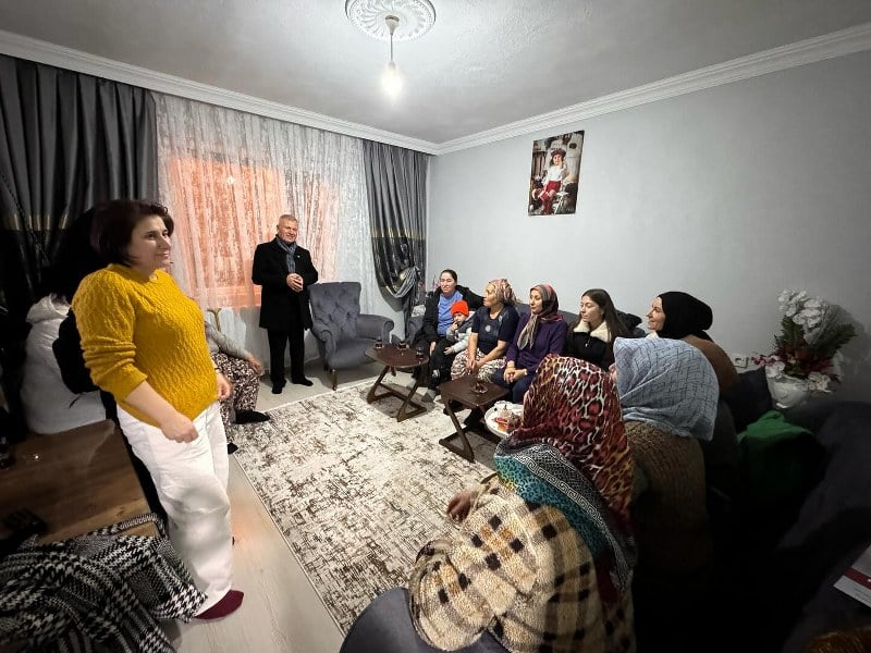 Milliyetçi Hareket Partisi (MHP) Susurluk Belediye Başkan Adayı Fahrettin Şener, ilçe genelinde sürdürdüğü çalışmalar ile birlikte hem ilçe esnaf hem de gençler ile bir araya geldi.