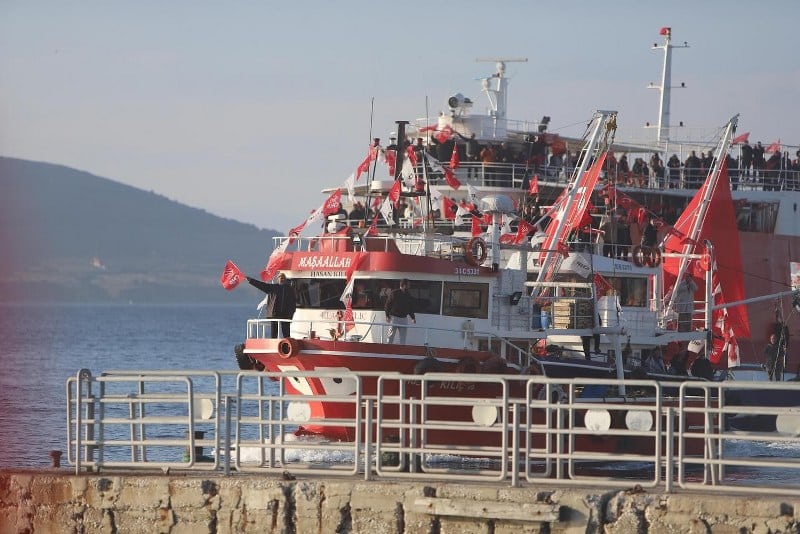 CHP Balıkesir Büyükşehir Belediye Başkan Adayı Ahmet Akın, Marmara ve Bandırma’da hemşerileriyle bir araya geldi. Avşa’da gemiler ve balıkçı teknelerinden oluşan deniz kortejiyle karşılanan Ahmet Akın’a Marmara Adalar halkı sevgi gösterilerinde bulundu. Akın, Bandırma Edincik’te de meşalelerle karşılandı.