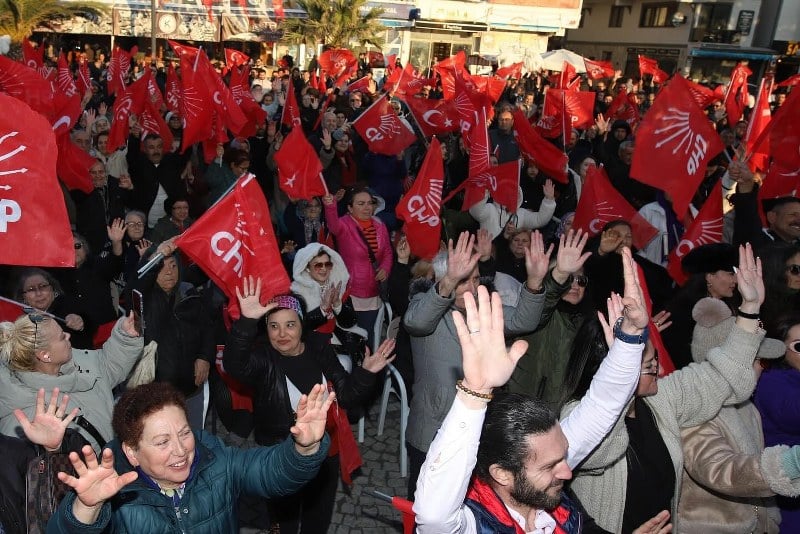 CHP Balıkesir Büyükşehir Belediye Başkan Adayı Ahmet Akın, Marmara ve Bandırma’da hemşerileriyle bir araya geldi. Avşa’da gemiler ve balıkçı teknelerinden oluşan deniz kortejiyle karşılanan Ahmet Akın’a Marmara Adalar halkı sevgi gösterilerinde bulundu. Akın, Bandırma Edincik’te de meşalelerle karşılandı.