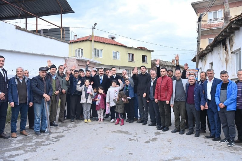 Tarım ve hayvancılığı güçlendirecek adımlarıyla Türkiye’ye model olan Büyükşehir Belediye Başkanı Yücel Yılmaz, şehre 4 yeni sulama tesisi yapacaklarının müjdesini verdi. Bigadiç’e Hayvancılık Eğitim Merkezi kurarak hayvancılıkta kalite ve verimi artıracaklarını kaydeden Yılmaz; ayrıca 6 işleme tesisi kuracaklarını, bununla tarımsal ürünleri sanayi ürününe dönüştürerek katma değeri artıracaklarını söyledi.