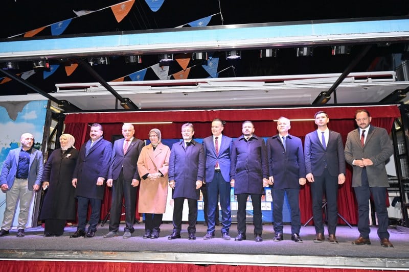 Balıkesir'de sulama ücretsiz oldu. Çiftçiler beyannamelerini 18 Mart tarihine kadar vermeleri gerekiyor. Balıkesir Büyükşehir Belediye Başkanı Yücel Yılmaz, Tarım ve Orman Bakanı İbrahim Yumaklı ile birlikte Altıeylül İlçesi Karamanköy Mahallesi'nde düzenlenen iftara katıldı ve mahalle sakinlerine önemli bir müjde verdi.