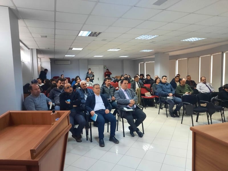 Susurluk'ta Araştırmacı Yazar Dilaver Demirağ'ın katılımı ile gerçekleştirilen "Su bir haktır" konulu söyleşi gerçekleştirildi.