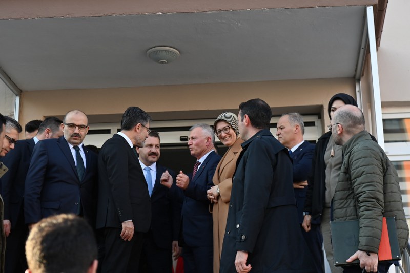 Cumhur İttifakı Susurluk Belediye Başkan Adayı Fahrettin Şener, belediye hoperlöründen vatandaşlara seslendi. 31 Mart tarihinde gerçekleştirilecek olan yerel seçimlere sayılı günler kala belediye başkan adayları seçmenlere seslenerek projelerini anlatmayı sürdürüyor. Bu kapsamda adaylar ilçe seçim kurulu tarafından ses sistemlerinin bulunduğu belediyelerde halka sesleniş konuşması gerçekleştiriliyor.