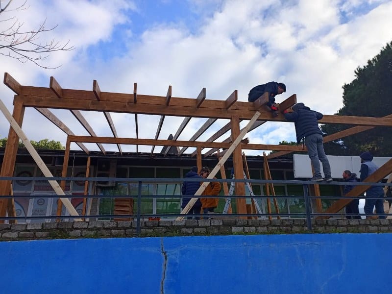 Susurluk Belediyesi tarafından ilçedeki Atatürk parkı içerisinde yapımı sürdürülen Fırt Kafe, tamamlanmasının ardından Susurluk'un yeni gözdesi olacak.