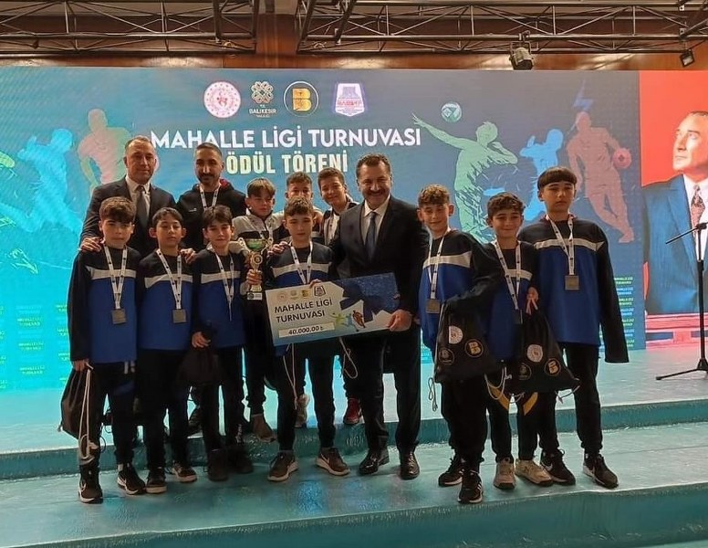 Susurluk Şehit Erbil Arslan Ortaokulu Futbol Takımı İl İkincisi Oldu.