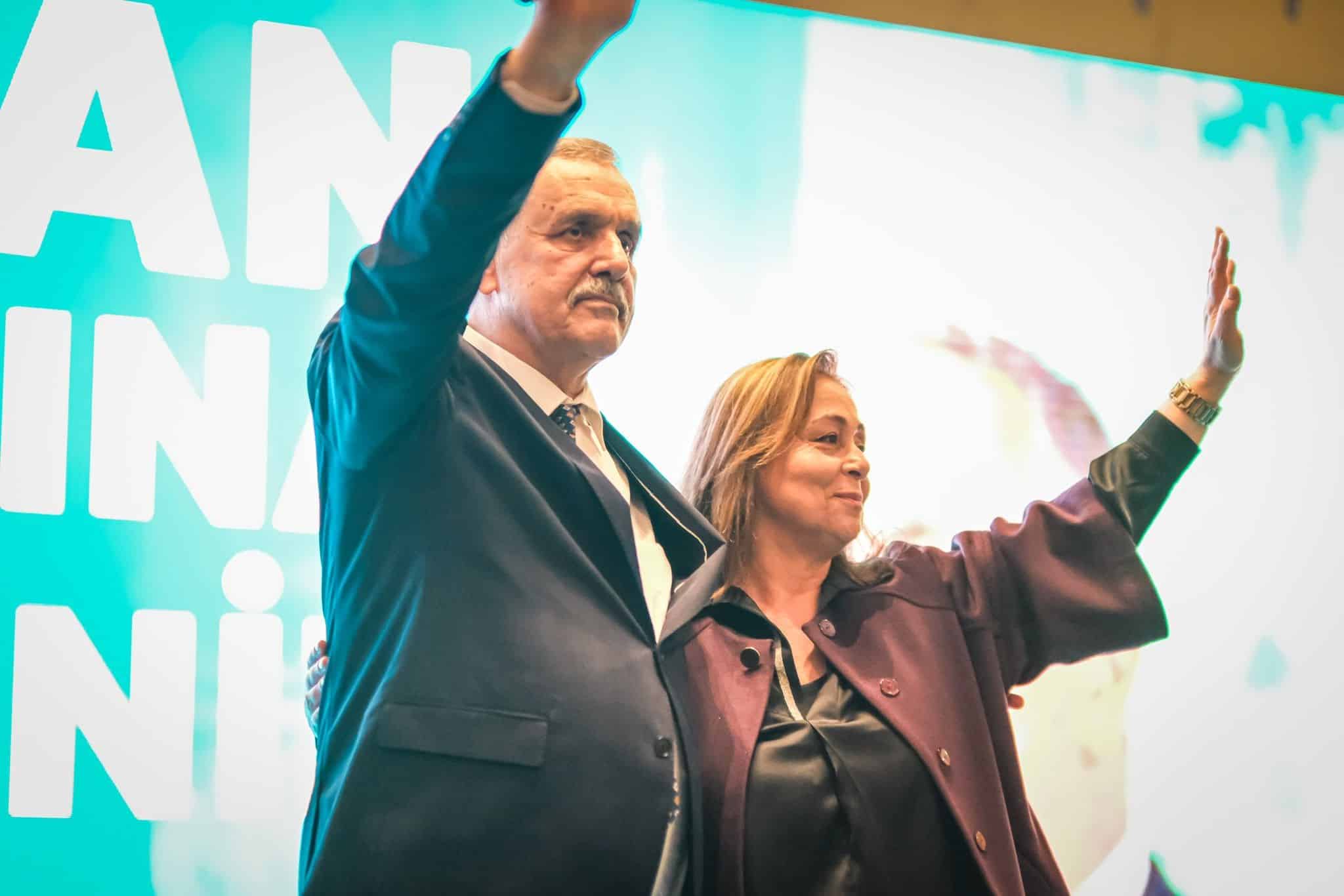 Cumhur İttifakı Bandırma Belediye Başkan Adayı Cemal Öztaylan, önceki dönem İçişleri Bakanı Süleyman Soylu'nun da katılımıyla Proje ve Aday Tanıtım Toplantısını gerçekleştirdi.