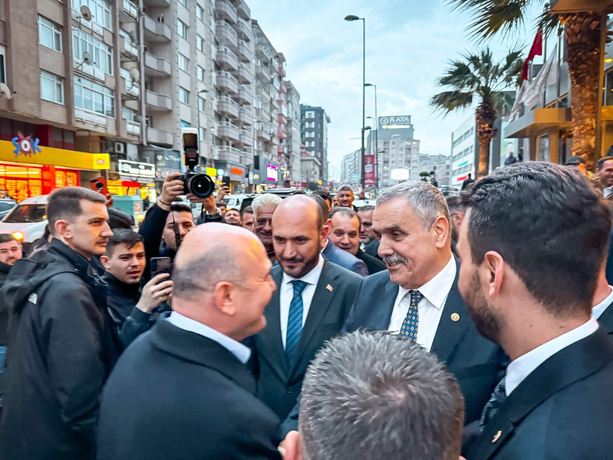 Cumhur İttifakı Bandırma Belediye Başkan Adayı Cemal Öztaylan, önceki dönem İçişleri Bakanı Süleyman Soylu'nun da katılımıyla Proje ve Aday Tanıtım Toplantısını gerçekleştirdi.