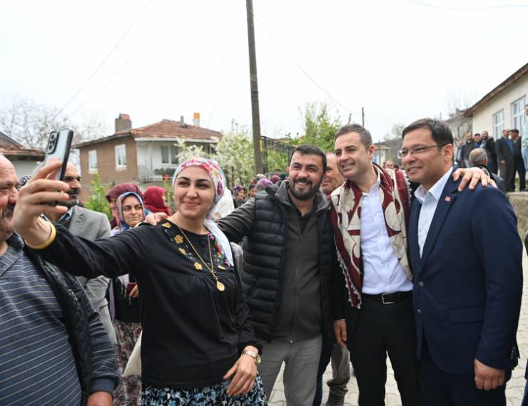 Balıkesir Büyükşehir Belediye Başkanı Ahmet Akın, Sındırgı'da Hemşehrileriyle Buluştu
