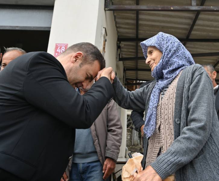 Balıkesir Büyükşehir Belediye Başkanı Ahmet Akın, Sındırgı'da Hemşehrileriyle Buluştu