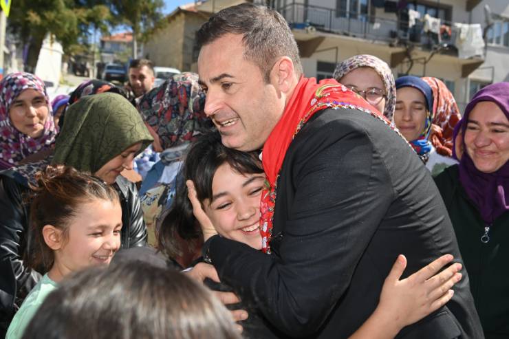 Balıkesir Büyükşehir Belediye Başkanı Ahmet Akın, Sındırgı'da Hemşehrileriyle Buluştu