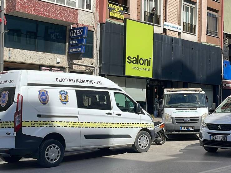 Bandırma'da Cam Silerken Düşen Kadın Hayatını Kaybetti