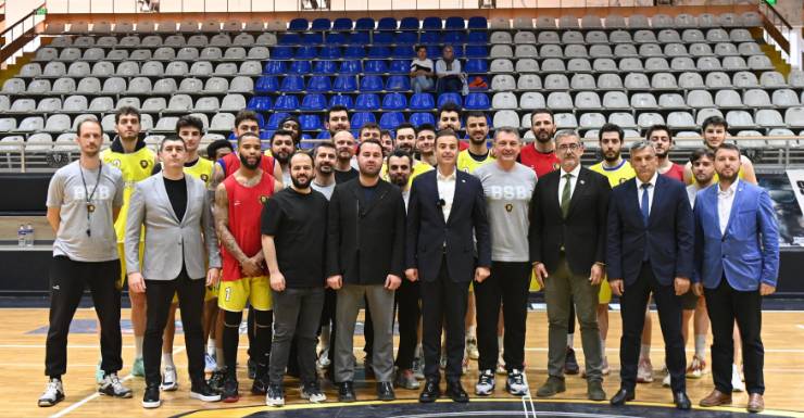 Başkan Akın, Balıkesir Büyükşehir Belediyespor Basketbol Takımını Ziyaret Etti