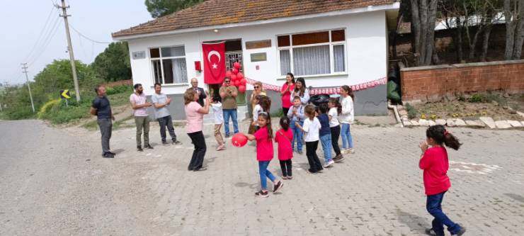 Köy Çocukları Muhtar Makamına Oturdu