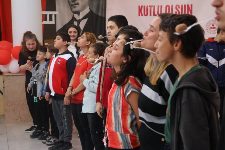 Susurluk'ta Engelliler Haftası ve Anneler Günü Coşkuyla Kutlandı