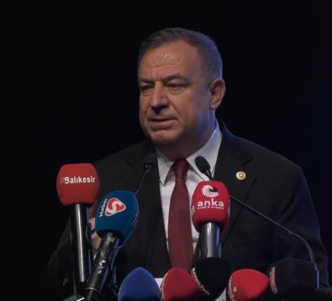 CHP Yerel Yönetimlerden sorumlu Genel Başkan Yardımcısı Gökhan Zeyrek, Balıkesir Büyükşehir  Belediyesi tarafından gerçekleştirilen 'Dönüşüm Kongresinde' konuştu.