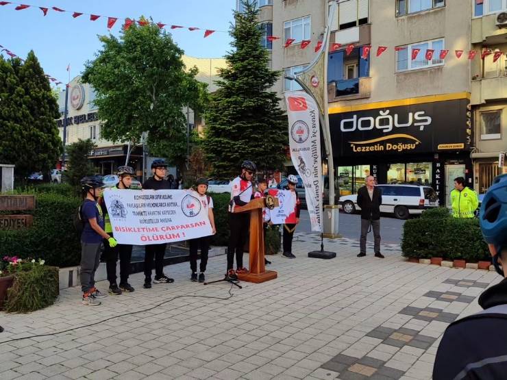 Muammer Köken, İlçe Emniyet Müdürü Mehmet Çatak, İlçe Gençlik ve Spor Müdürü Haydar Çetinkaya ve İlçe Milli Eğitim müdürü Sami Akoğlan