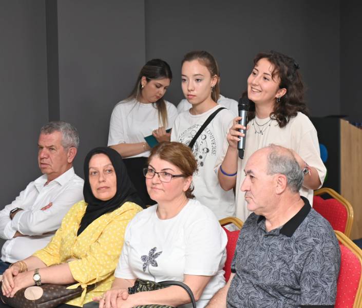 Başkan Akın Büyükşehir’in Eli Gönen’in Üzerinde