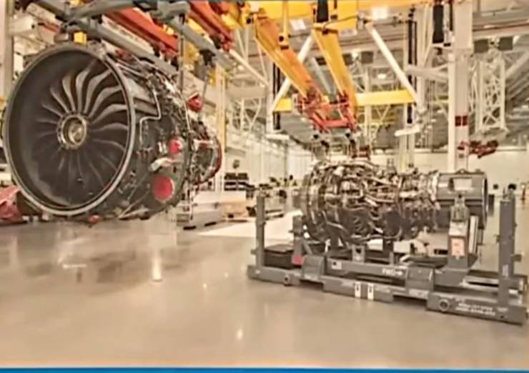 General Electric, Türkiye'ye motor üretimi ve tasarım merkezi açarak ülkenin teknoloji ve mühendislik potansiyelinden yararlanmayı hedefliyor. Bu adım, Türkiye'nin motor endüstrisindeki yükselişini destekleyerek küresel pazardaki konumunu güçlendiriyor.