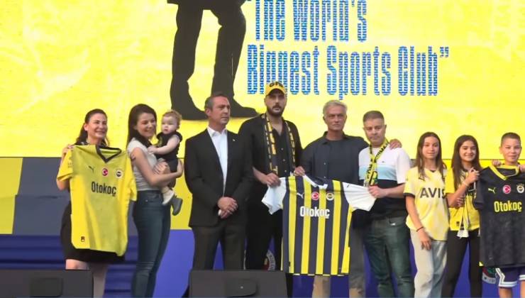 Taraftarlara hitaben yaptığı konuşmada Mourinho, "Gösterdiğiniz sevgi için çok teşekkürler. Bu sevgi bana büyük bir sorumluluk veriyor. Size bu aileye bağlı olma sözü veriyorum," dedi. Türk futbolunu ve Süper Lig'i geliştirmek için çalışacağını belirten Mourinho, esas önceliğinin Fenerbahçe olduğunu vurguladı. "Fenerbahçe taraftarının hayalleri artık benim de hayallerim," diye ekledi.
