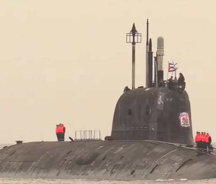 Rusya Devlet Başkanı Vladimir Putin, Amerika Birleşik Devletleri'ne tepki olarak, savaş gemileri ve nükleer denizaltıları Küba'ya gönderdi. Putin, batıya simetrik yanıt vermeleri gerektiğini belirtmişti. Rus filosu, Küba'nın başkenti Havana'ya ulaştı ve burada bir süre kalacak.