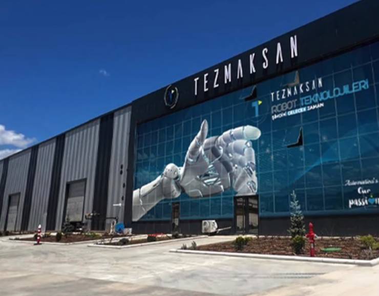 Tezmaksan Sanayi, Sivas'ta endüstri 4.0 uyumlu, robot teknolojileri ve karanlık fabrika konseptine dayalı modern bir üretim tesisi kurdu. Yeni tesis, yüksek verimlilik ve kalite standartlarını bir araya getirerek üretim süreçlerini optimize edecek.