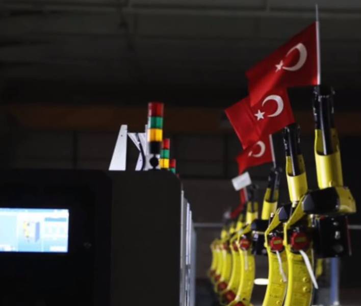 Tezmaksan Sanayi, Sivas'ta endüstri 4.0 uyumlu, robot teknolojileri ve karanlık fabrika konseptine dayalı modern bir üretim tesisi kurdu. Yeni tesis, yüksek verimlilik ve kalite standartlarını bir araya getirerek üretim süreçlerini optimize edecek.