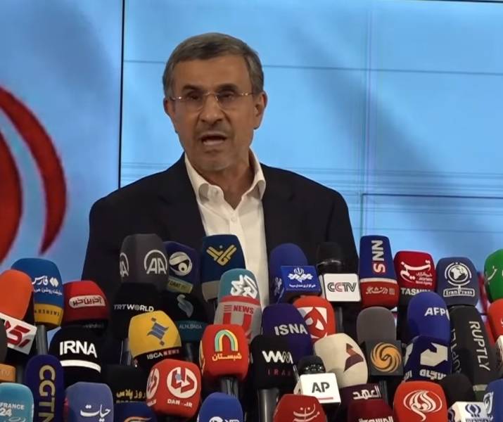 İran seçimleri, Mahmud Ahmedinejad, adaylık başvurusu, Anayasayı Koruyucular Konseyi, Ayetullah Ali Hamaney, Devrim Muhafızları, Tahran, İçişleri Bakanlığı.